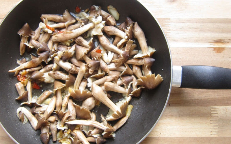 Nấm mối xào tỏi